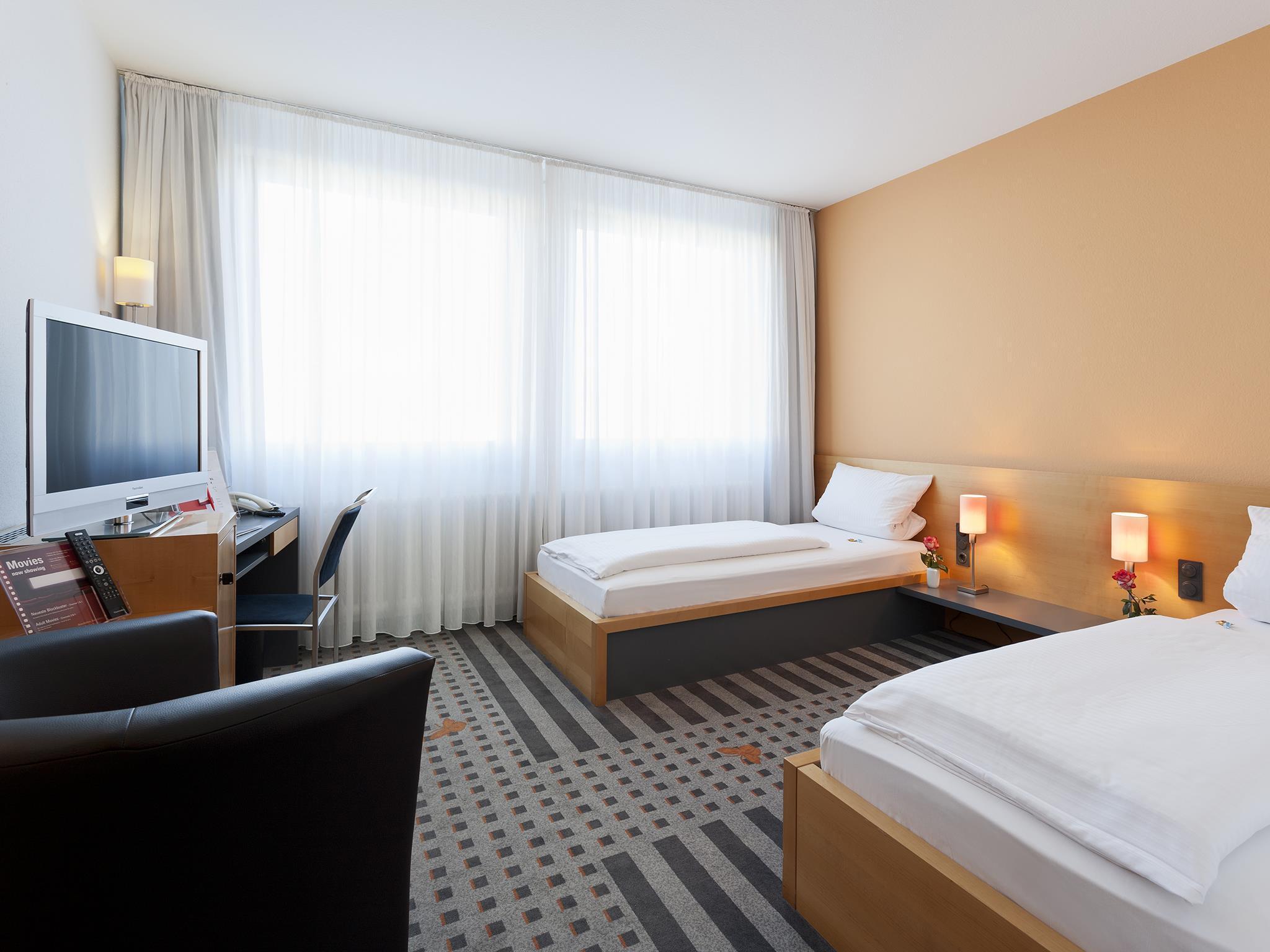 Best Western Hotel Am Europaplatz โคนิกส์บรุนน์ ภายนอก รูปภาพ