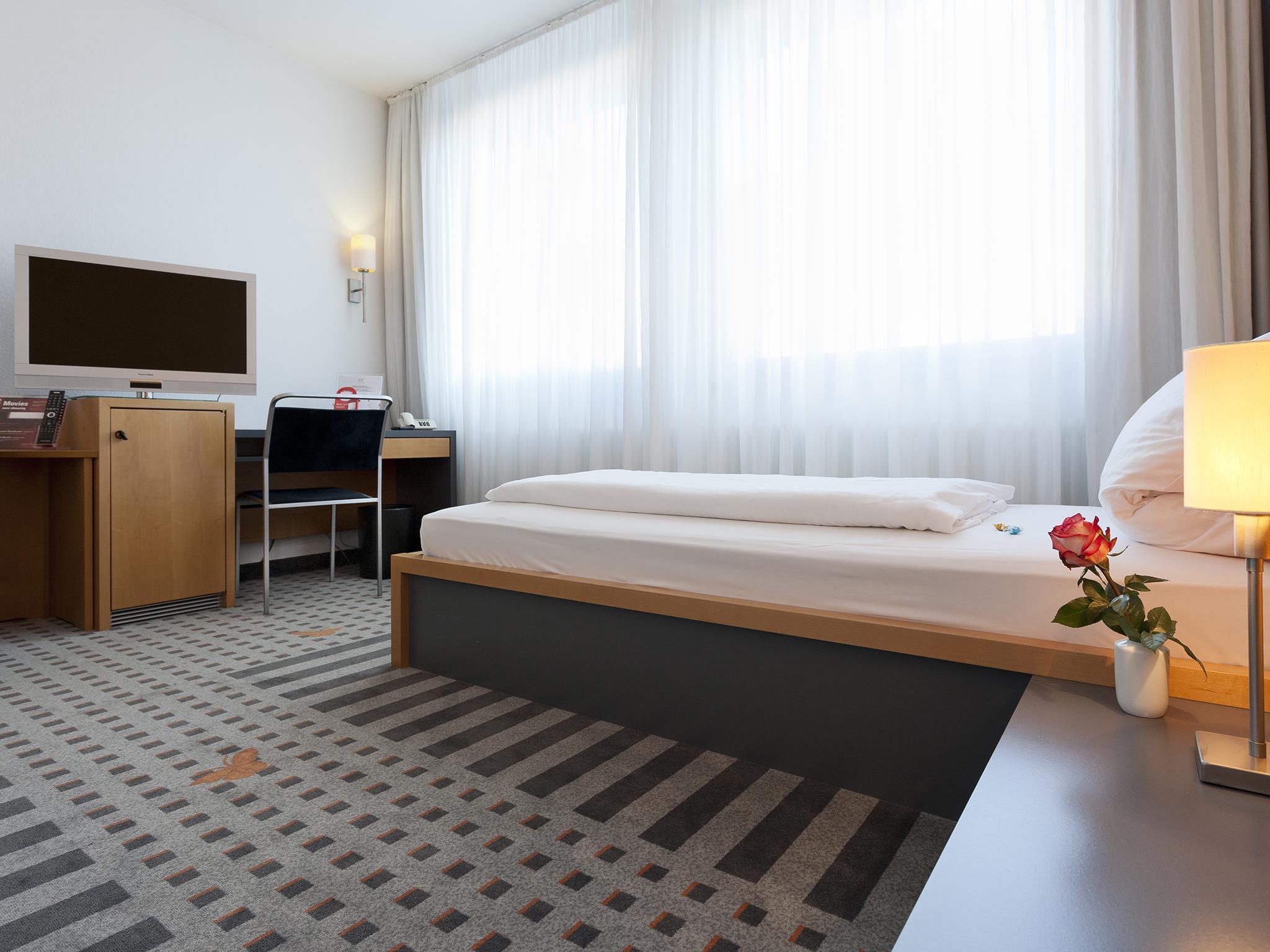 Best Western Hotel Am Europaplatz โคนิกส์บรุนน์ ภายนอก รูปภาพ