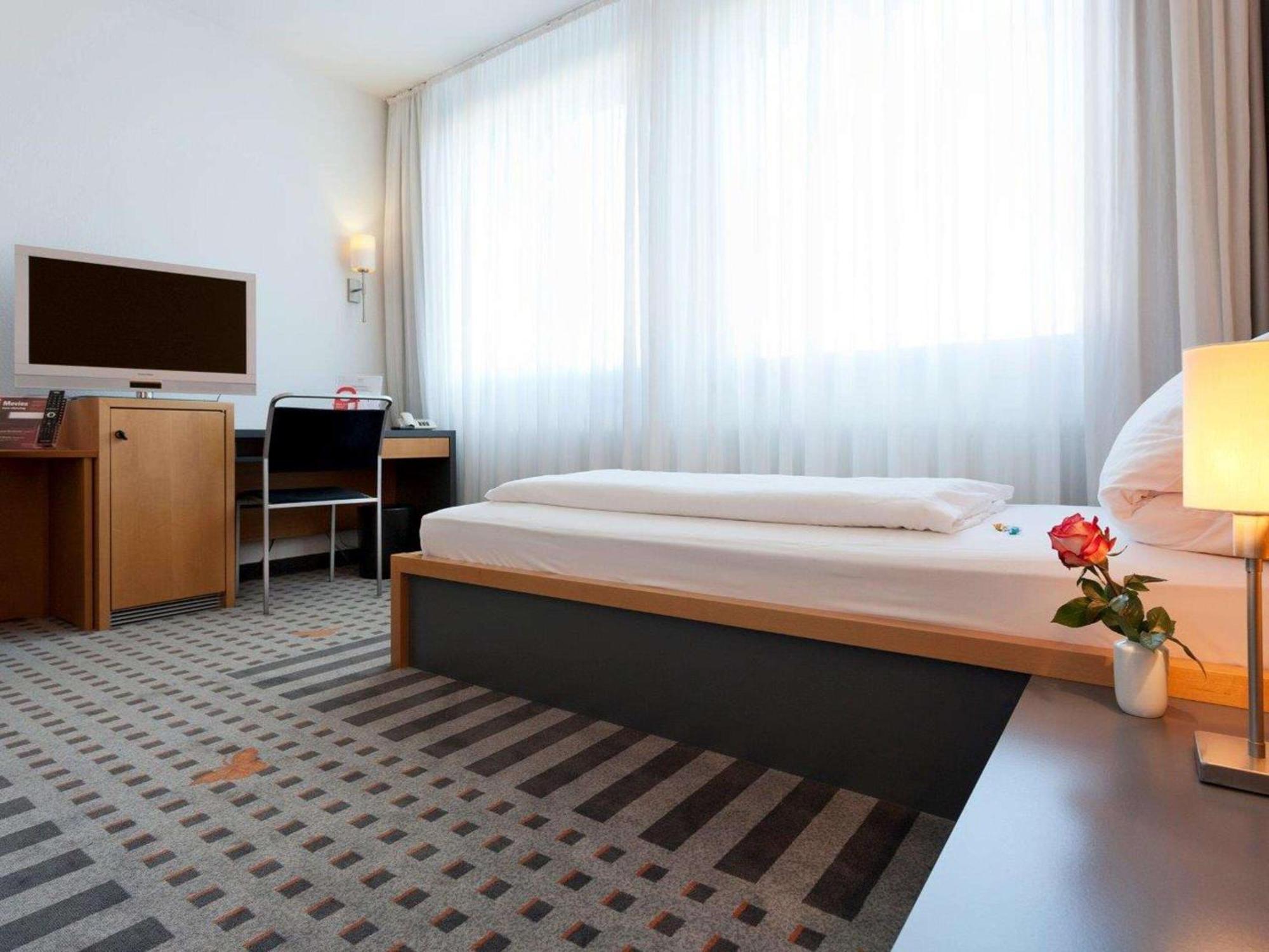 Best Western Hotel Am Europaplatz โคนิกส์บรุนน์ ภายนอก รูปภาพ
