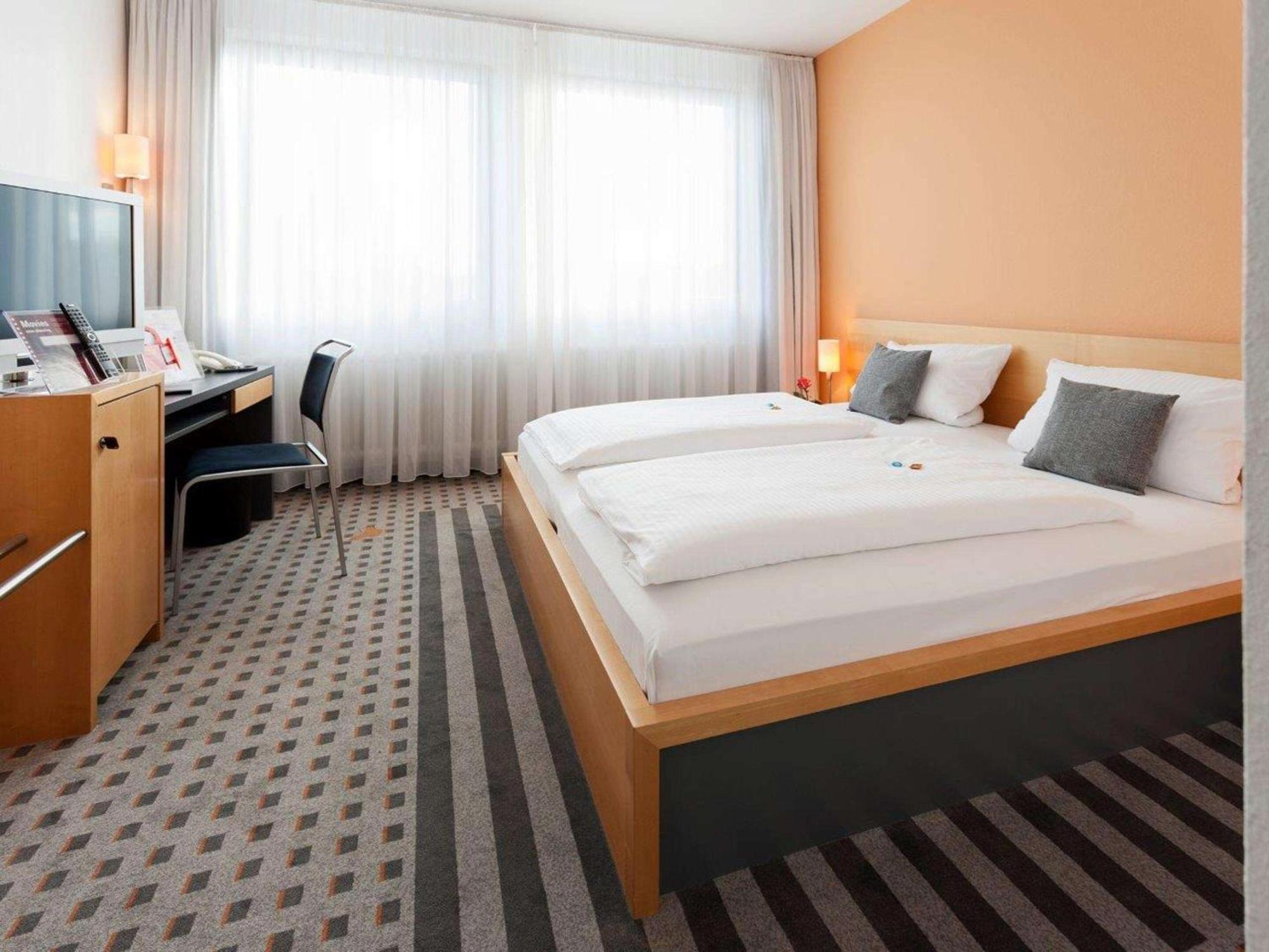 Best Western Hotel Am Europaplatz โคนิกส์บรุนน์ ภายนอก รูปภาพ